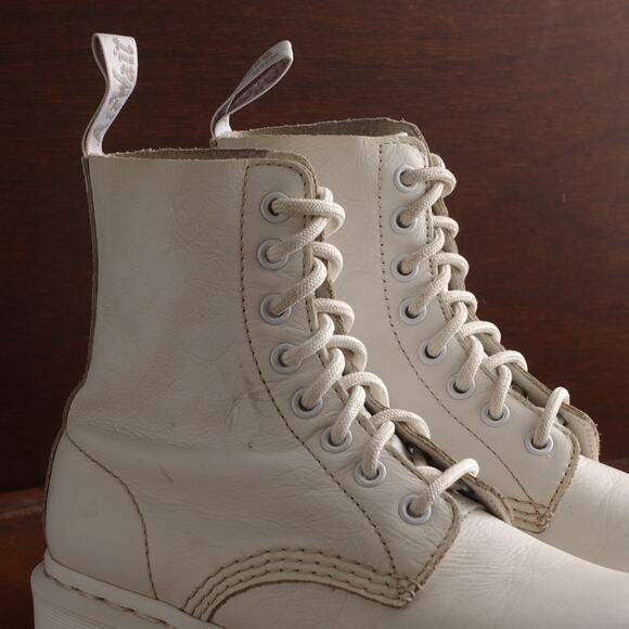 Dr. Martens Boots Womens SZ 5 White 1460 Pascal Mono Leather Combat 8 Eye Casual - Picture 4 of 16